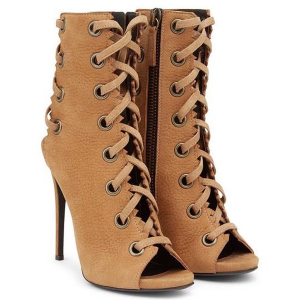 EUC Giuseppe Zanotti Nubuck Lace-Up Ankle
Boots $1,595 36 - Picture 2 of 16
